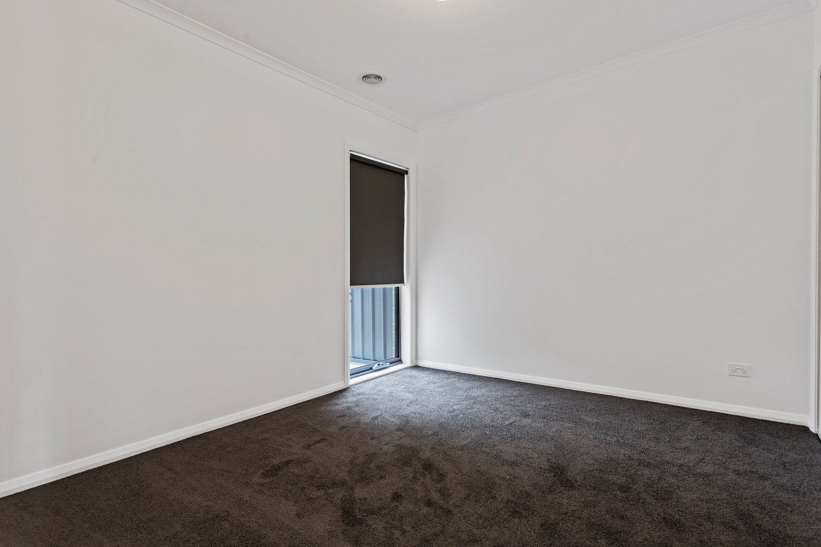 11 Friswell Avenue FLORA HILL 8