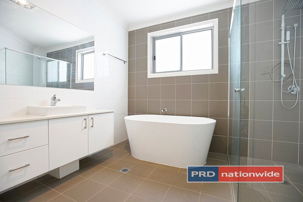 11 Gallinulla Place GLENMORE PARK 12