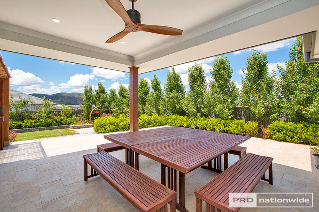 11 Galloway Place TAMWORTH 3