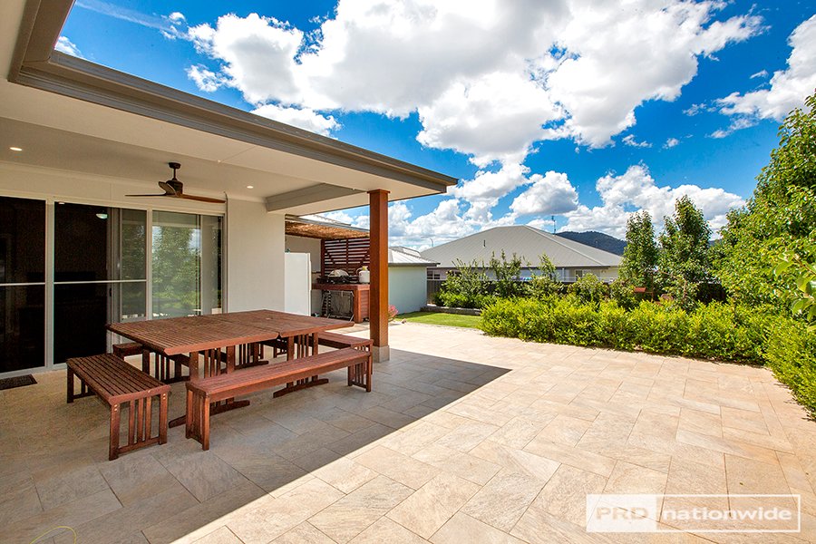 11 Galloway Place TAMWORTH 4