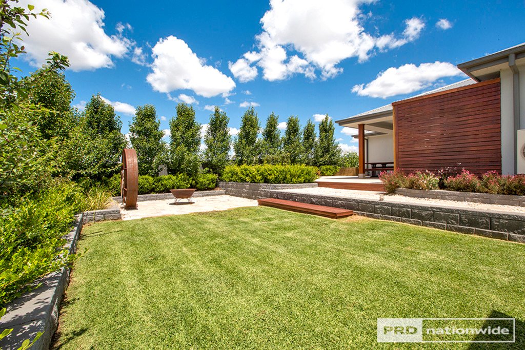 11 Galloway Place TAMWORTH 6