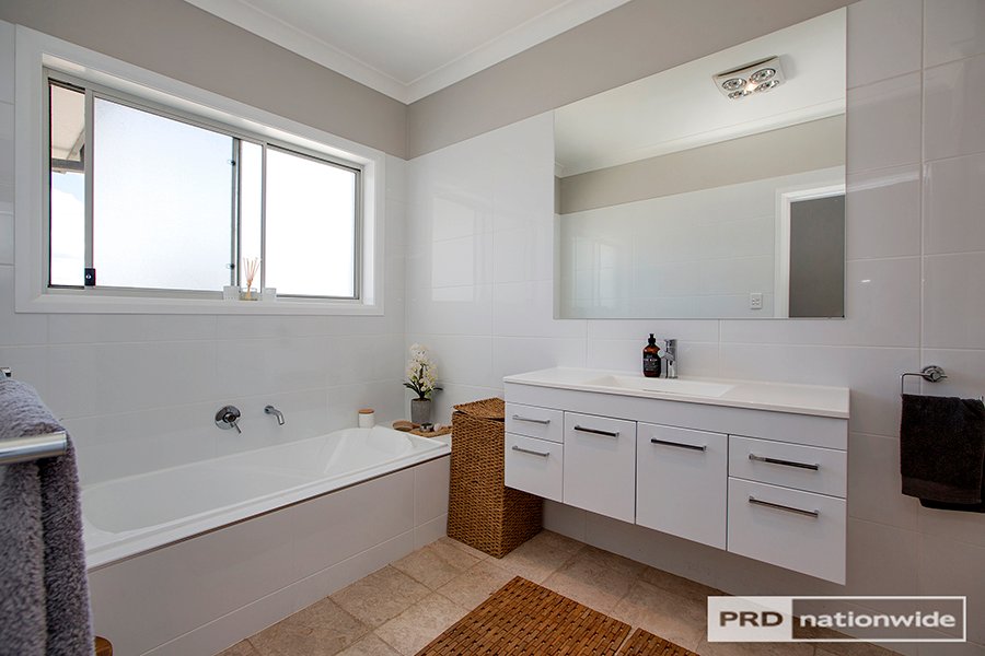 11 Galloway Place TAMWORTH 13