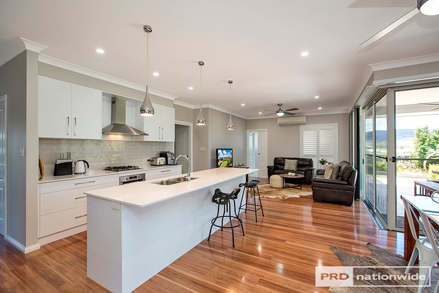 11 Galloway Place TAMWORTH 15