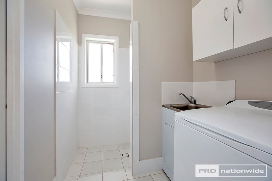 11 Galloway Place TAMWORTH 19