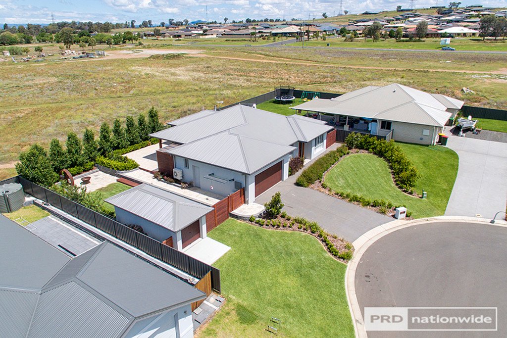 11 Galloway Place TAMWORTH 20