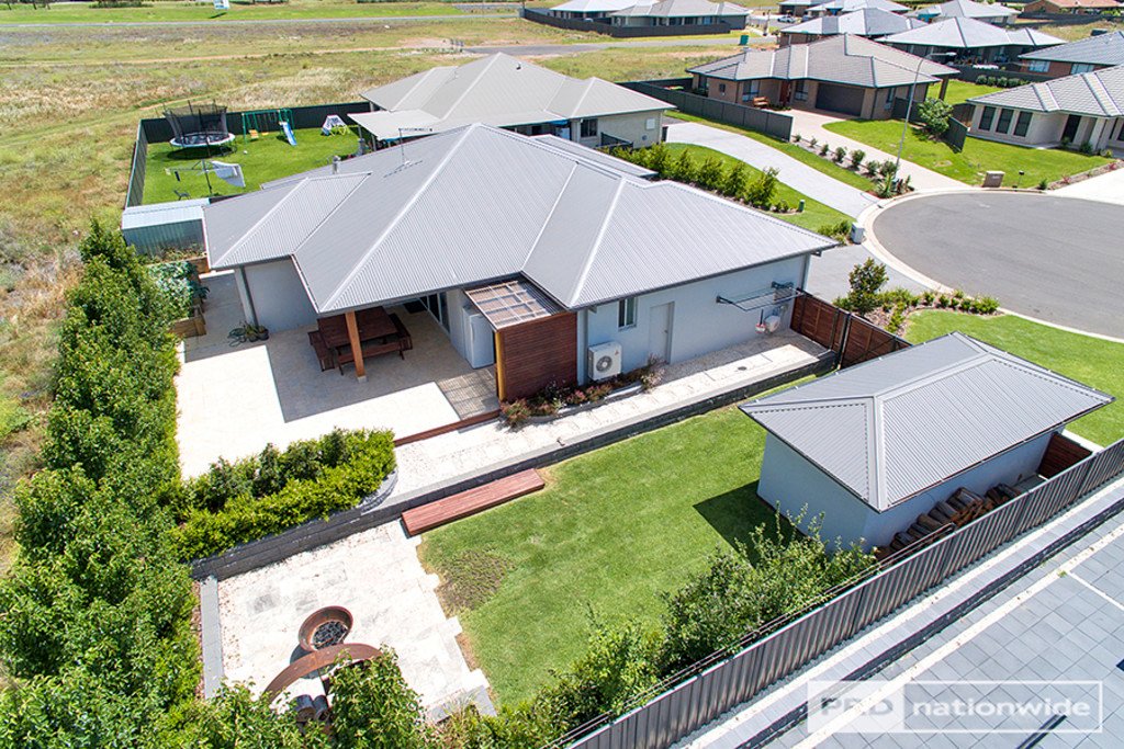 11 Galloway Place TAMWORTH 22