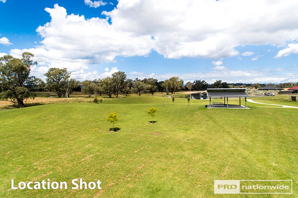 11 Galloway Place TAMWORTH 23