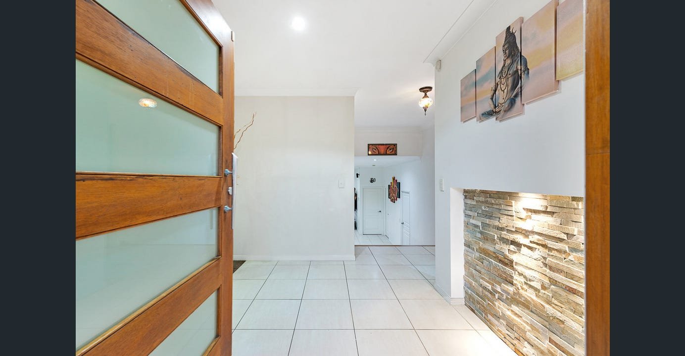 11 Garawarra Crescent UPPER COOMERA 4