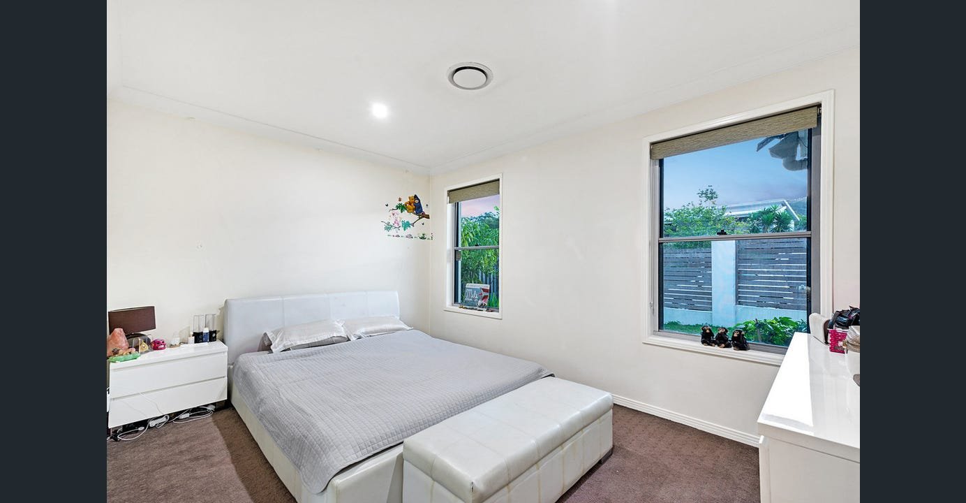 11 Garawarra Crescent UPPER COOMERA 9