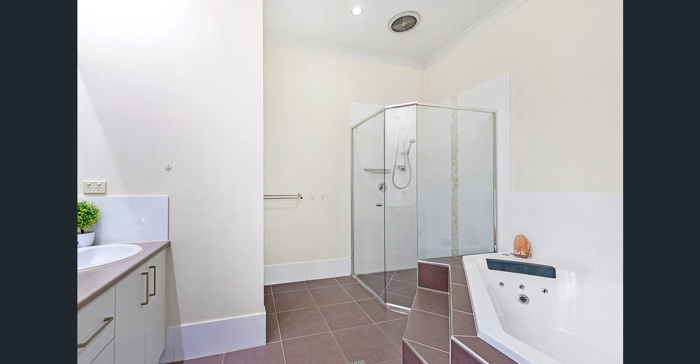 11 Garawarra Crescent UPPER COOMERA 11