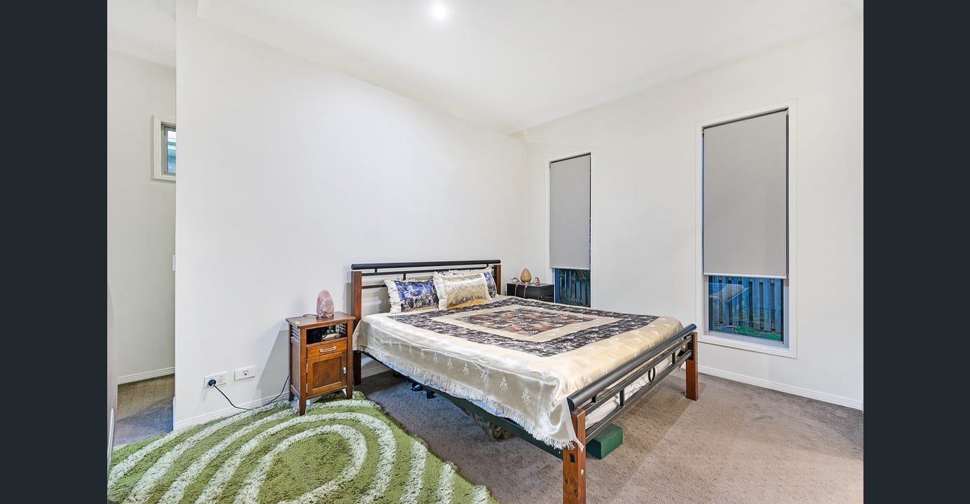 11 Garawarra Crescent UPPER COOMERA 12