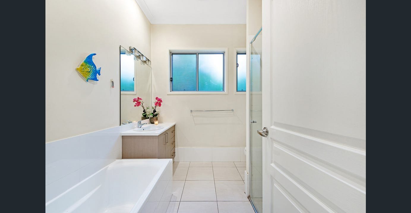 11 Garawarra Crescent UPPER COOMERA 13