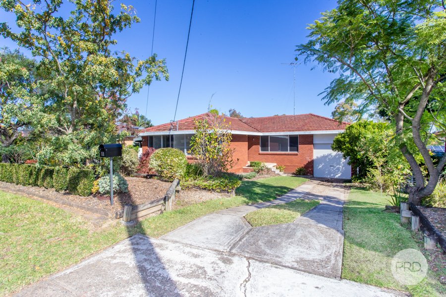 11 Gladswood Avenue SOUTH PENRITH 3