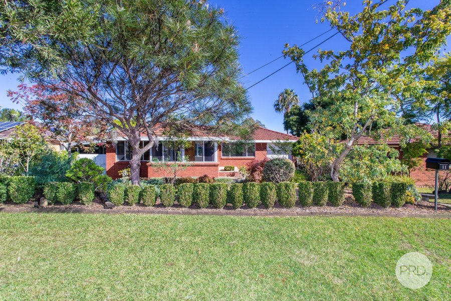 11 Gladswood Avenue SOUTH PENRITH 2