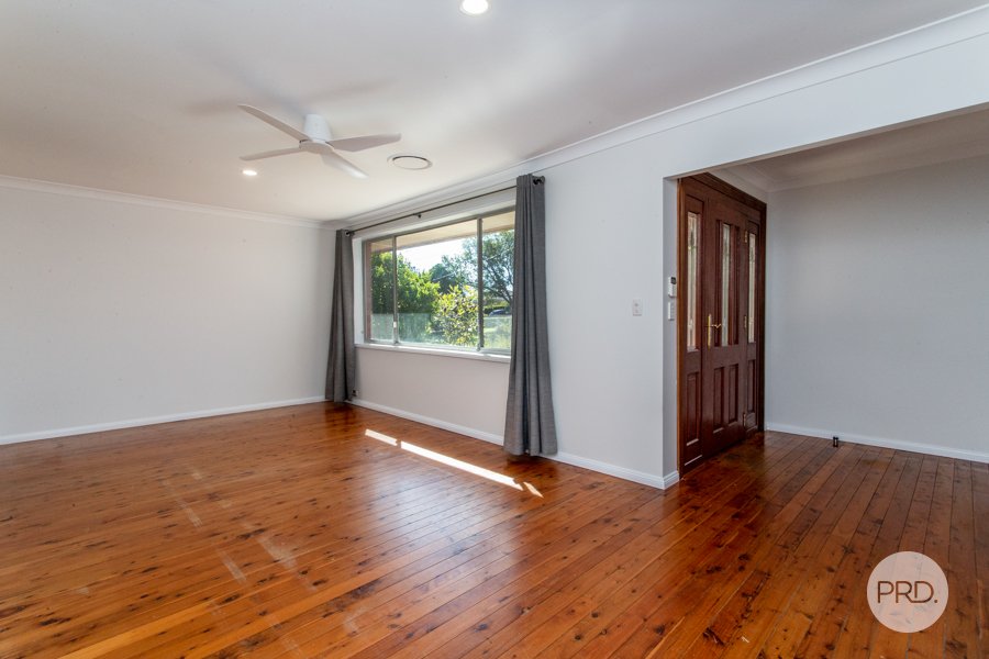 11 Gladswood Avenue SOUTH PENRITH 4