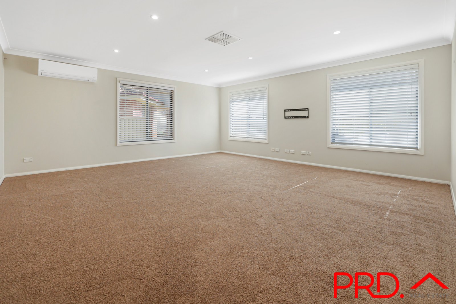 11 Gregory Close TAMWORTH 3