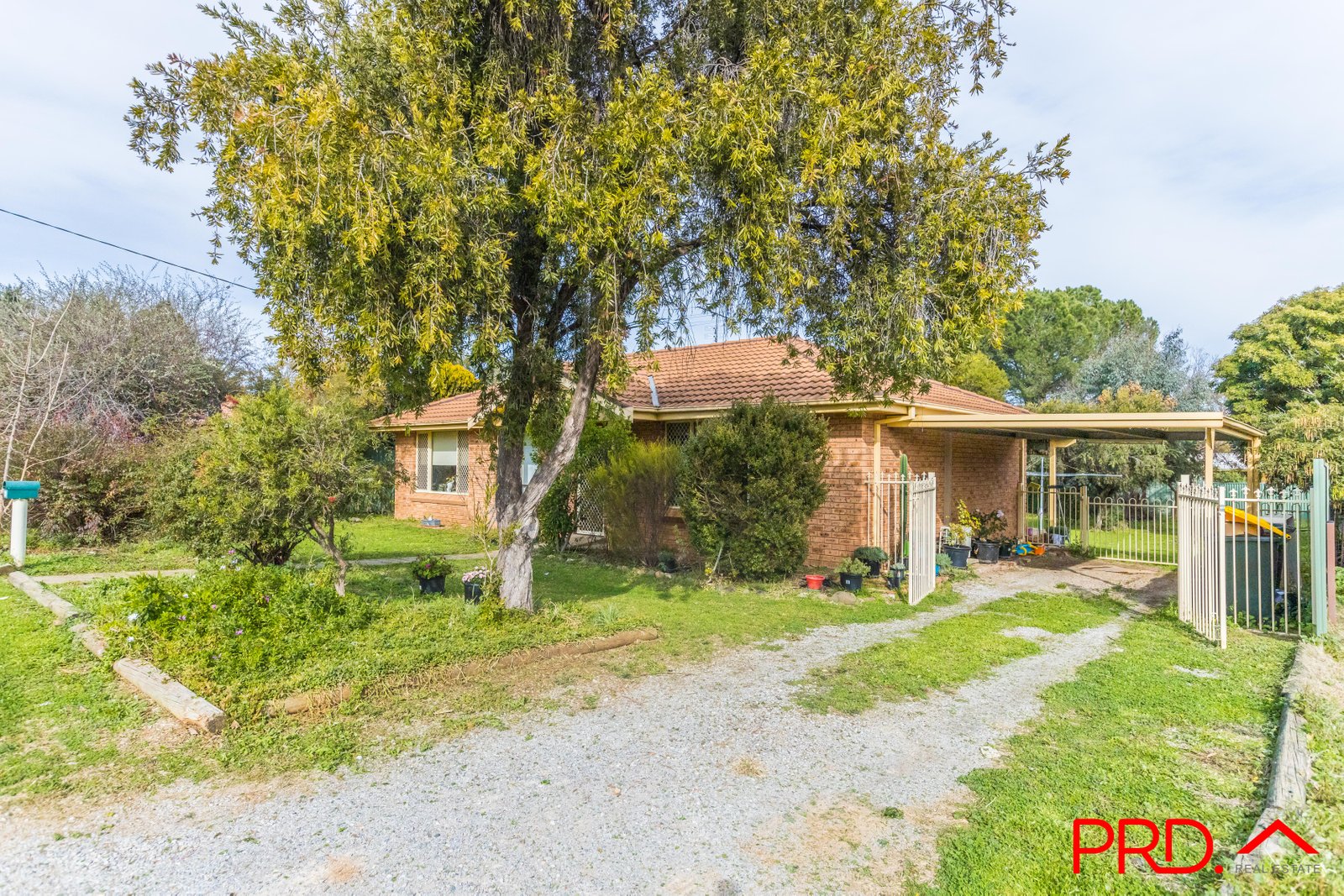 11 Hamilton Court TAMWORTH 2