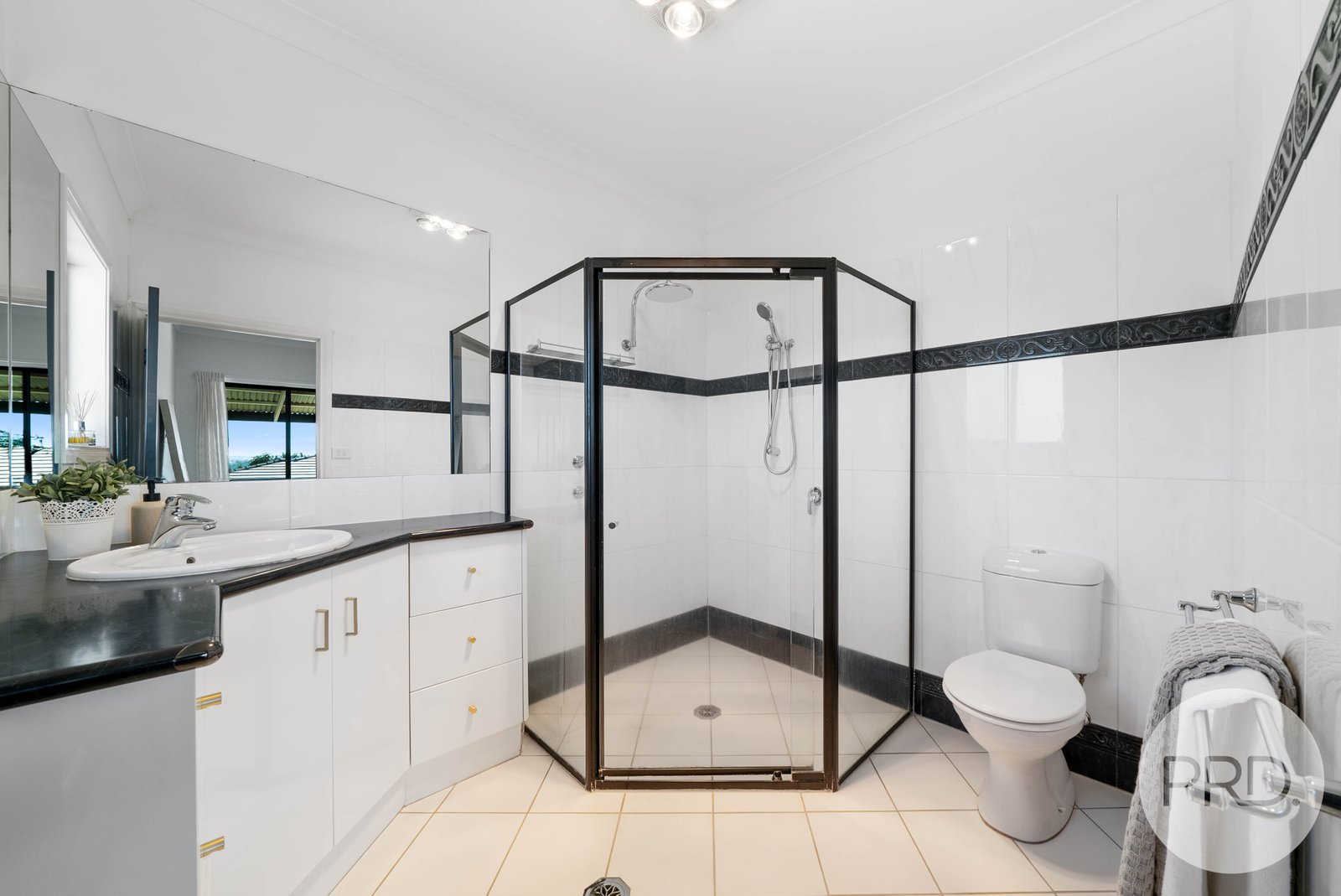 11 Headley Place KOORINGAL 16