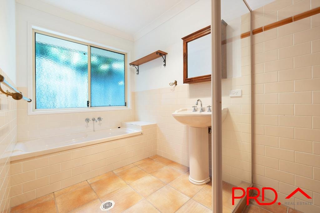 11 Henderson Rise PACIFIC PINES 8