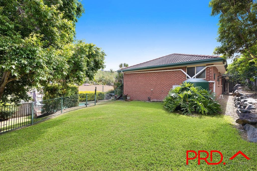 11 Henderson Rise PACIFIC PINES 17