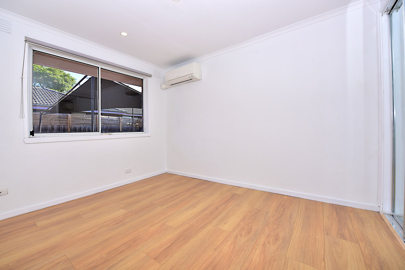 Gallery: 1/1 Henderson Road