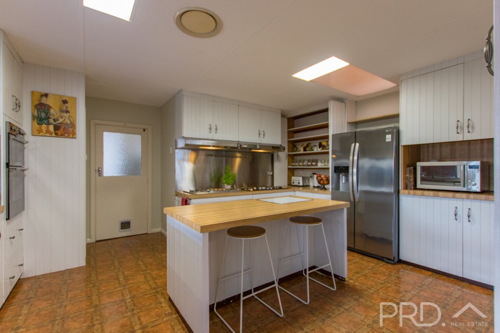 11 Herbert Street TUMUT 4