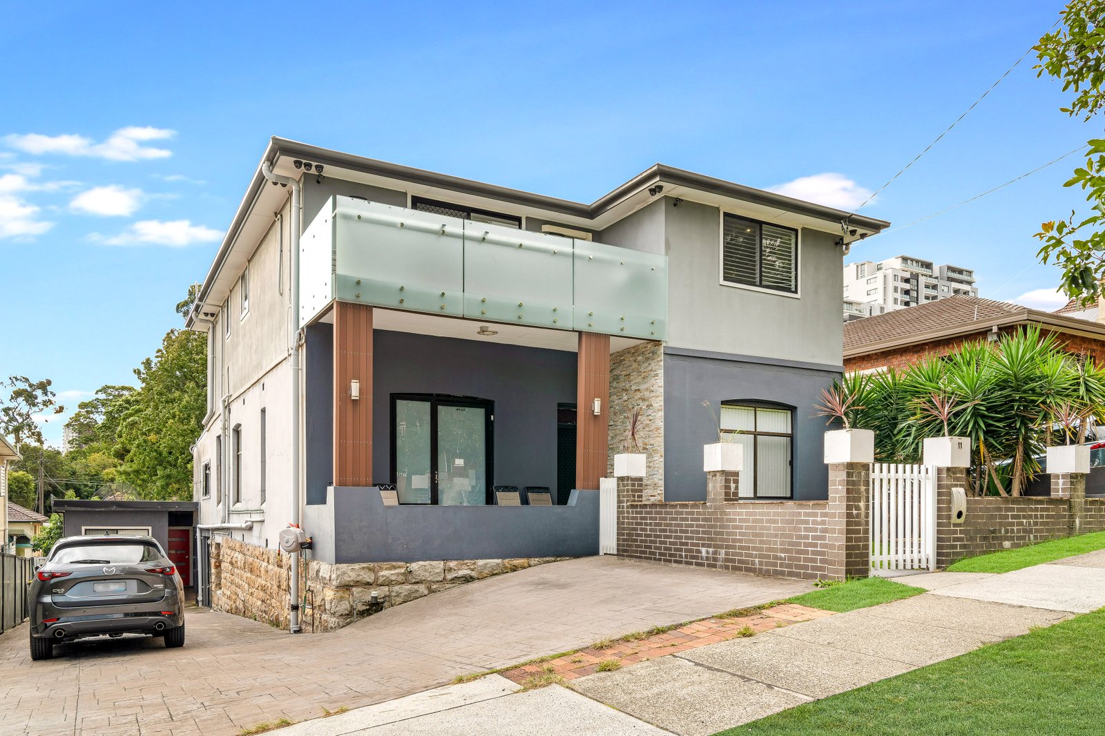 11 Hillcrest Avenue HURSTVILLE 5
