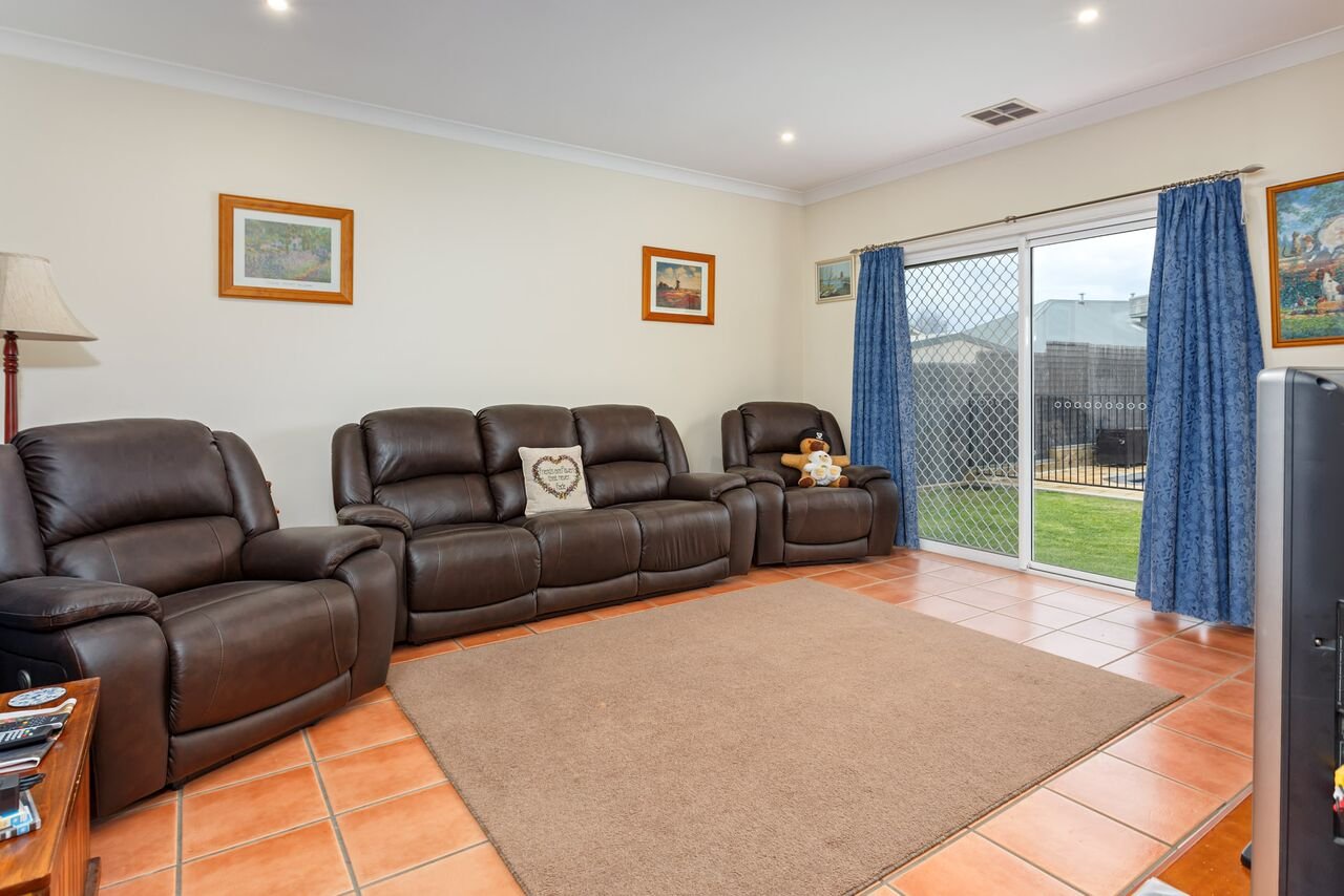 11 Hudson Drive LLOYD 6