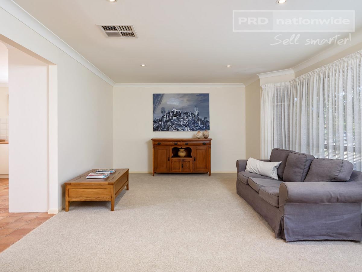11 Inglis Street LAKE ALBERT 5