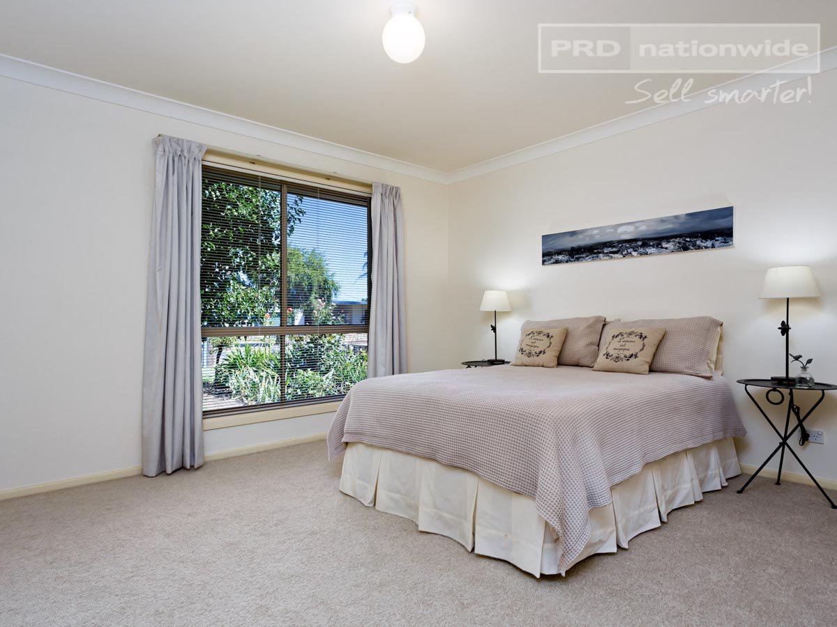 11 Inglis Street LAKE ALBERT 6