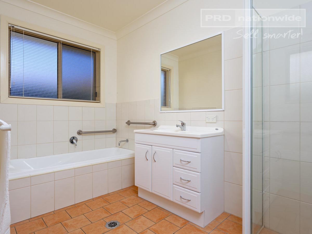 11 Inglis Street LAKE ALBERT 10