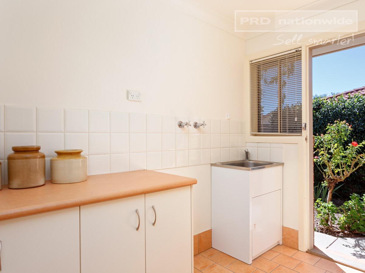 11 Inglis Street LAKE ALBERT 11