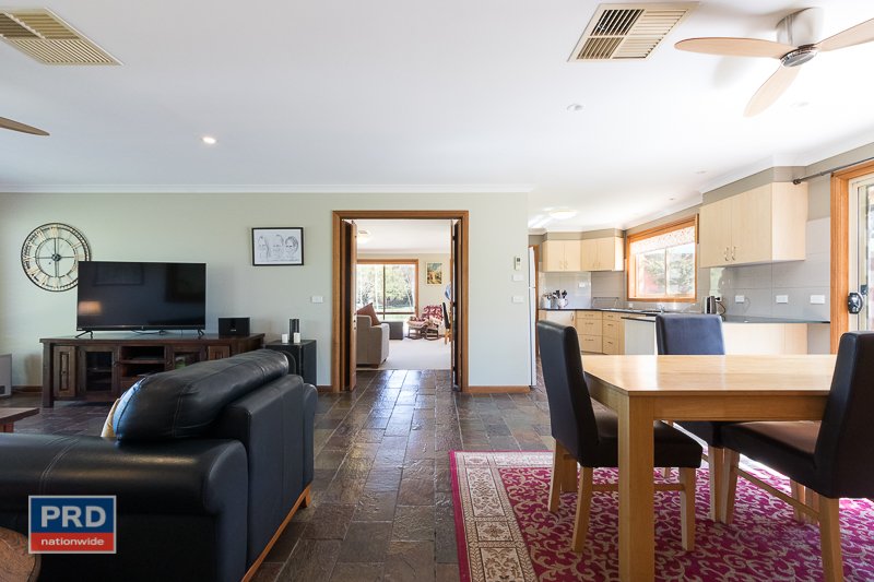11 John Dwyer Crescent BUNGENDORE 8