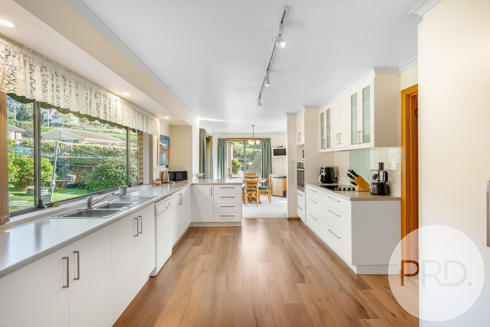 11 Kilander Crescent BERRIEDALE 4