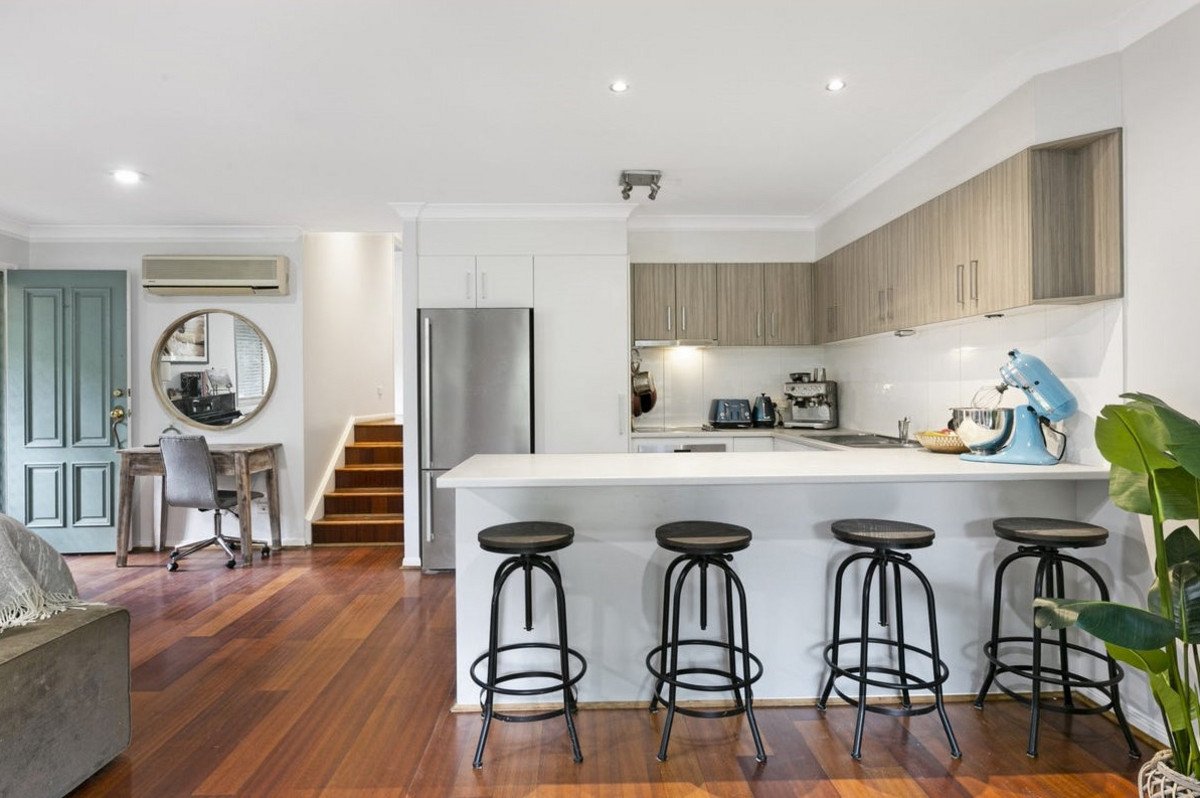 1/1 Kingia Court Burleigh Heads 5