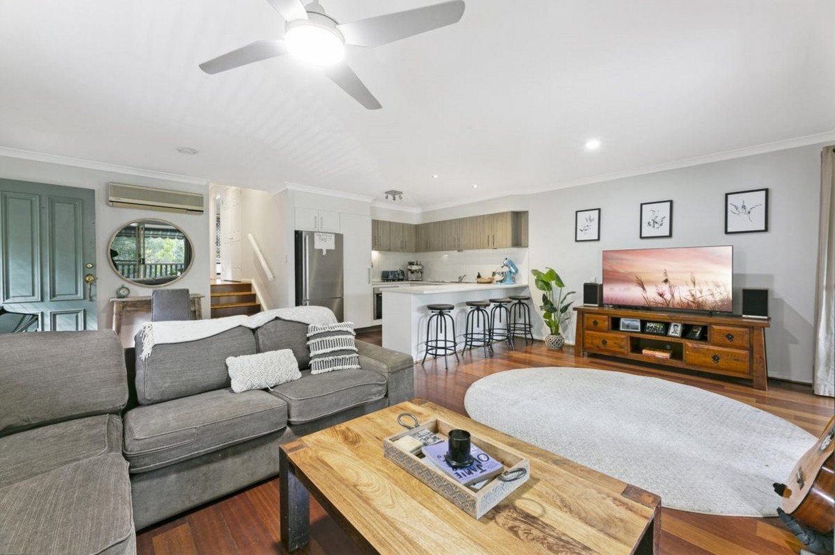 1/1 Kingia Court Burleigh Heads 17