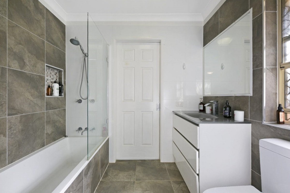 1/1 Kingia Court Burleigh Heads 25