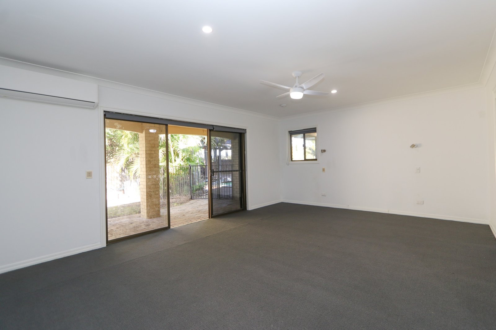11 Kingsway Drive MOLENDINAR 5