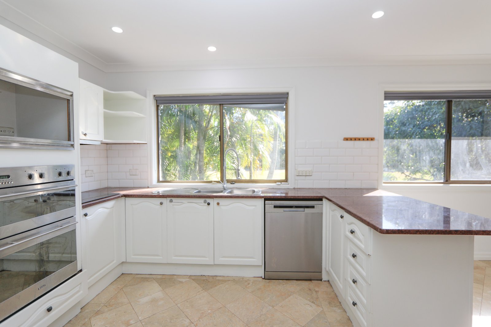 11 Kingsway Drive MOLENDINAR 13