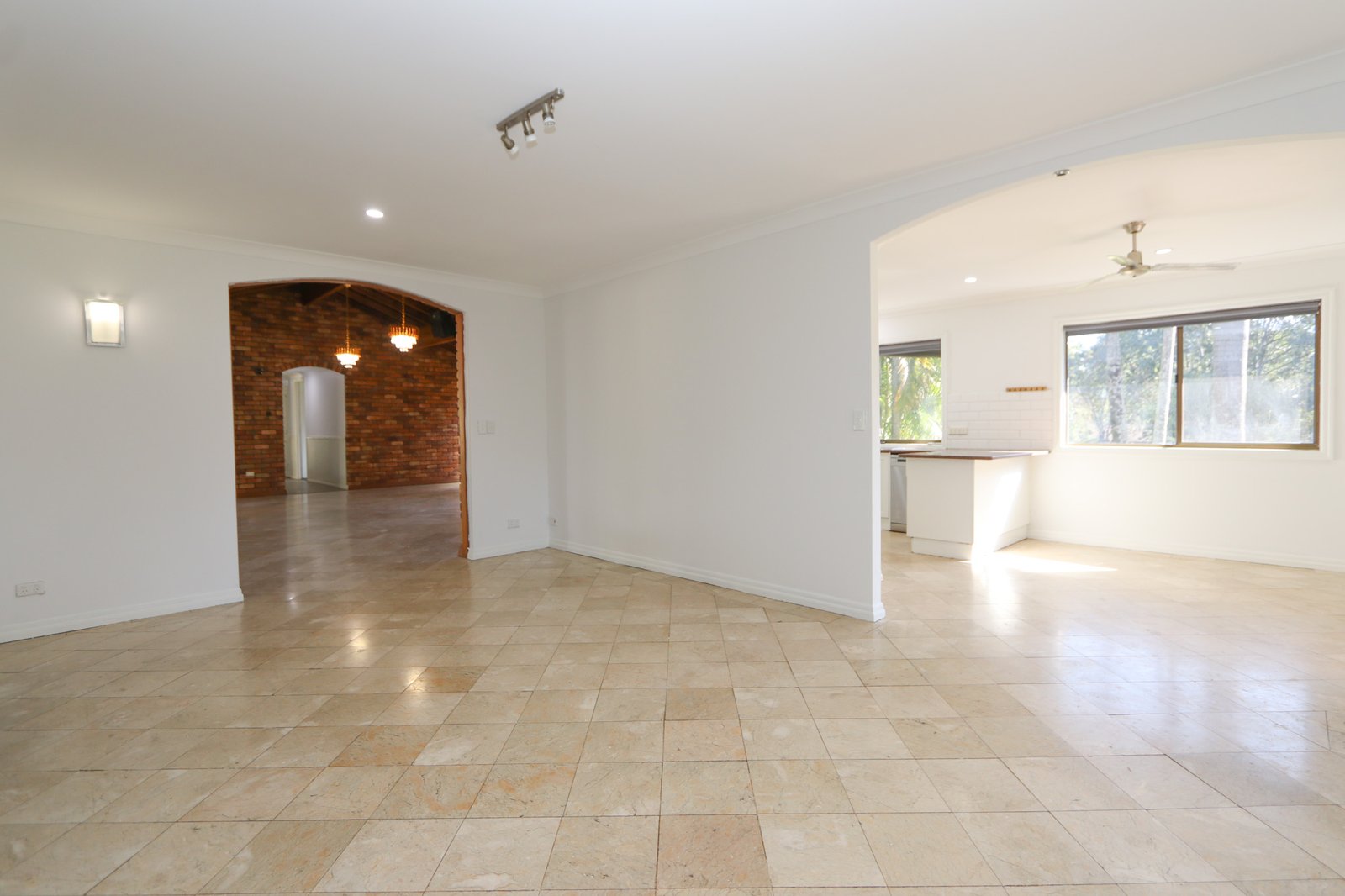 11 Kingsway Drive MOLENDINAR 16