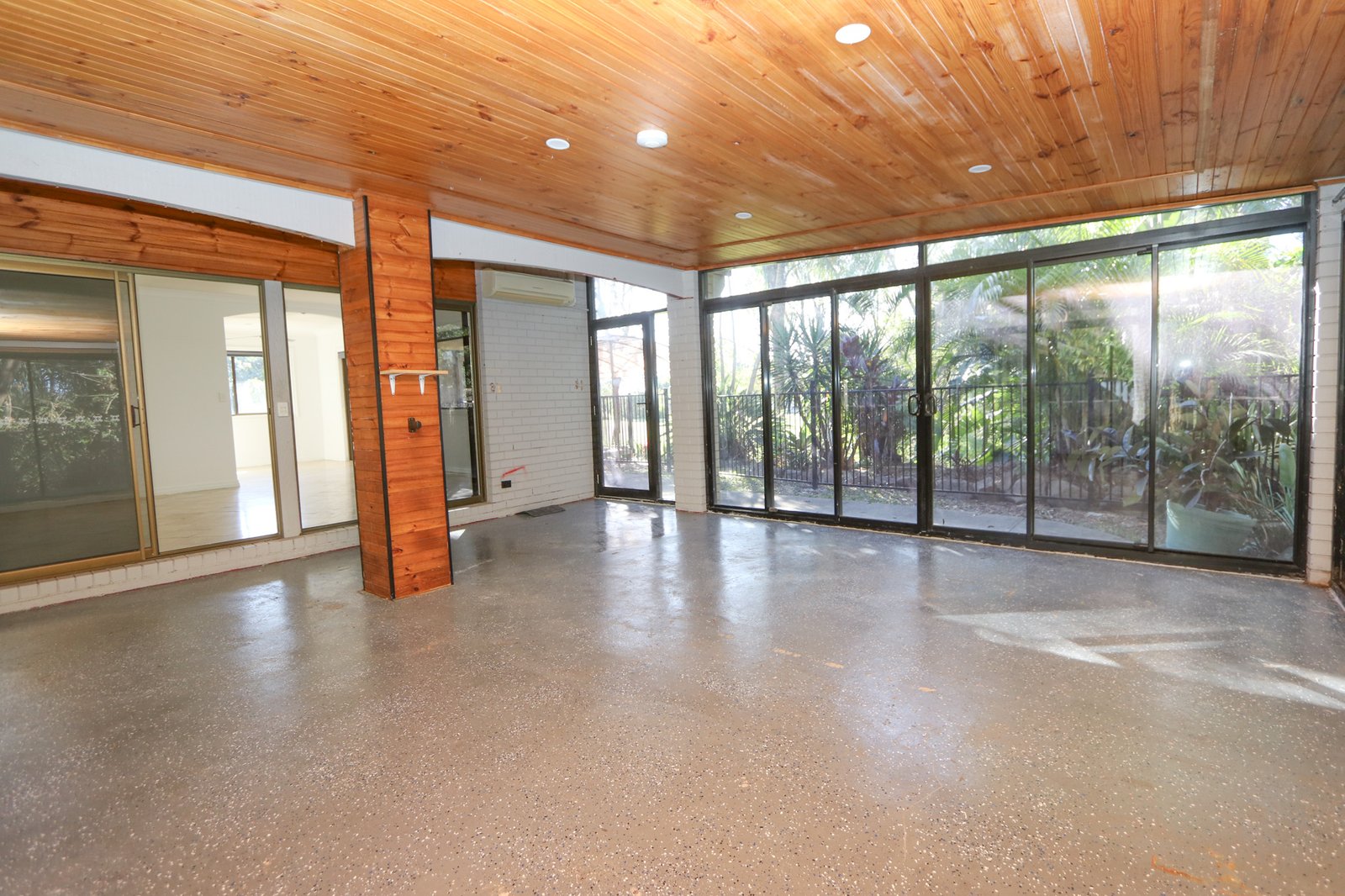 11 Kingsway Drive MOLENDINAR 17