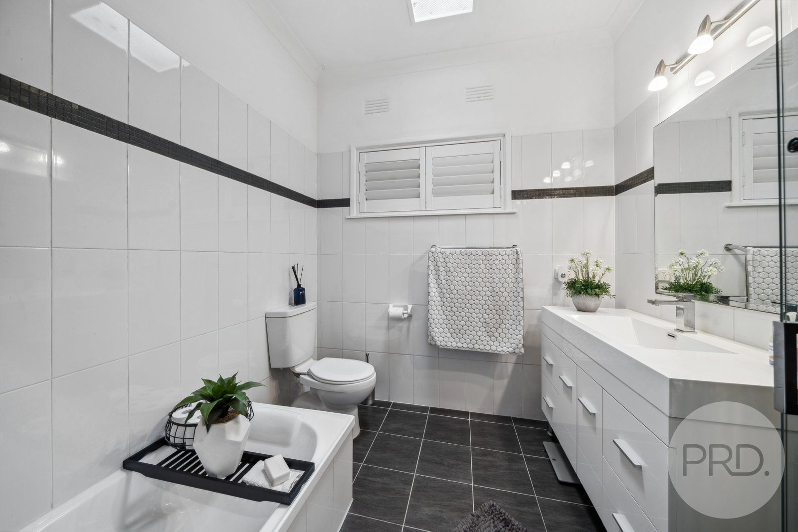 11 Kyeamba Avenue LAKE ALBERT 13