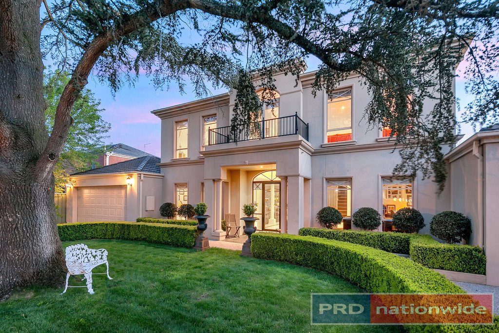 11 Lake Gardens Avenue LAKE GARDENS 1