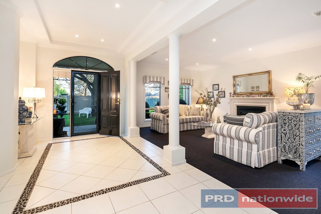 11 Lake Gardens Avenue LAKE GARDENS 3