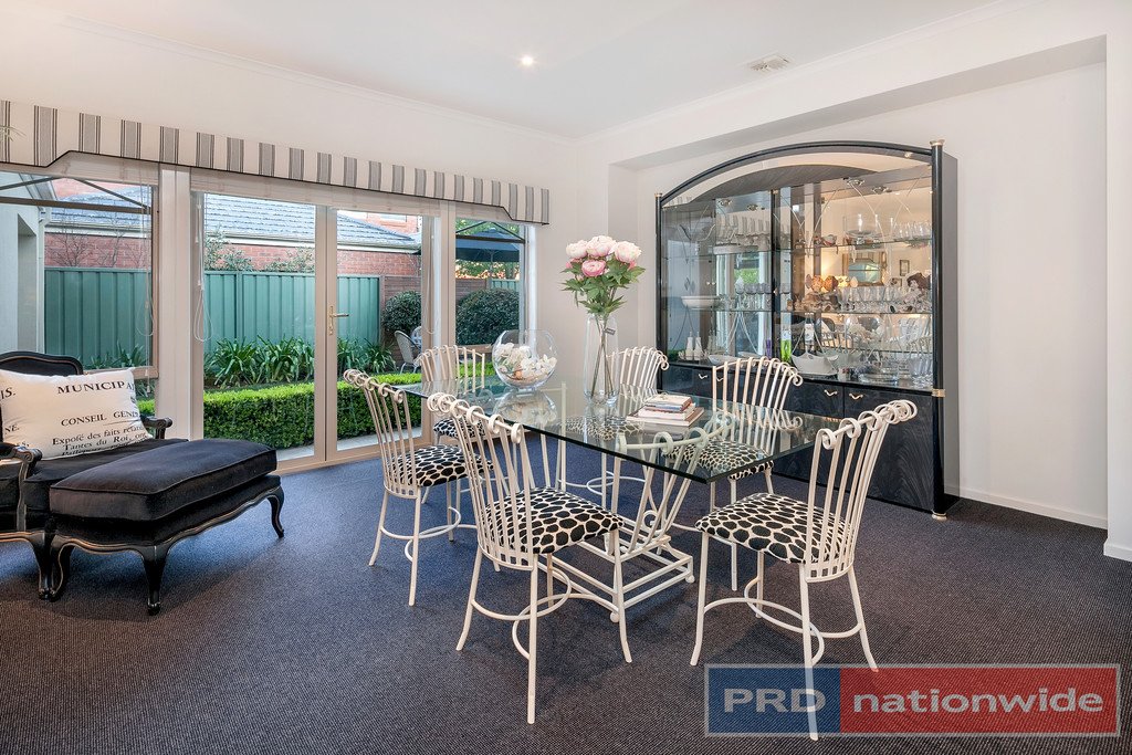 11 Lake Gardens Avenue LAKE GARDENS 4