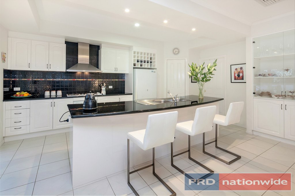 11 Lake Gardens Avenue LAKE GARDENS 7