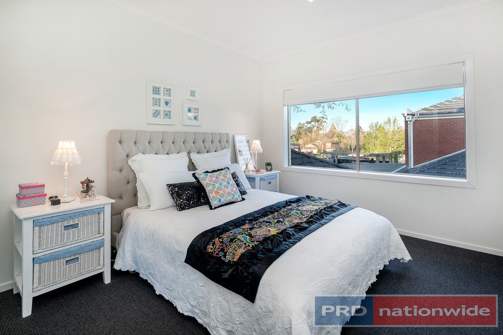 11 Lake Gardens Avenue LAKE GARDENS 11