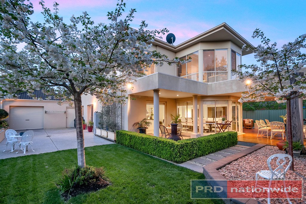 11 Lake Gardens Avenue LAKE GARDENS 16