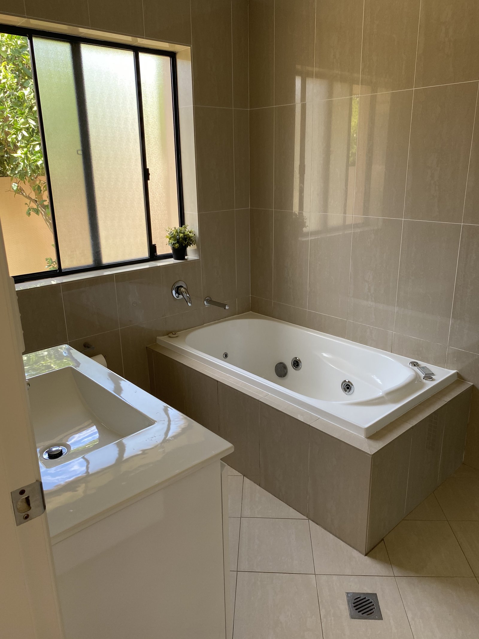 11 Lakeside Avenue MONTEREY 13