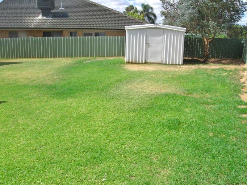 11 Lavender Place LAKE ALBERT 3